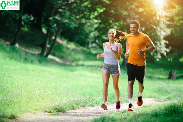 Dành thời gian tập luyện thể thao giúp sức khỏe sinh lý ổn định và vợ chồng gần nhau hơn.