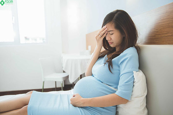 Quần áo chật chội là một trong những nguyên nhân khiến mẹ bầu khó thở khi mang thai