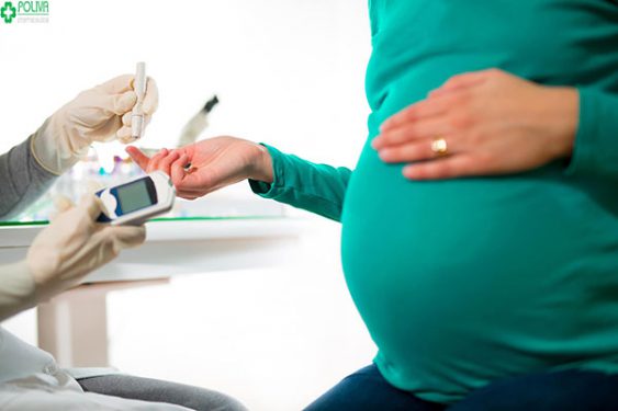 Khát nước, đi tiểu nhiều là một trong những dấu hiệu cho thấy mẹ bị tiểu đường khi mang thai