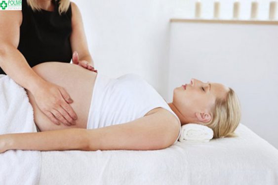 Massage bụng giúp mẹ bầu dễ chịu, thoải mái