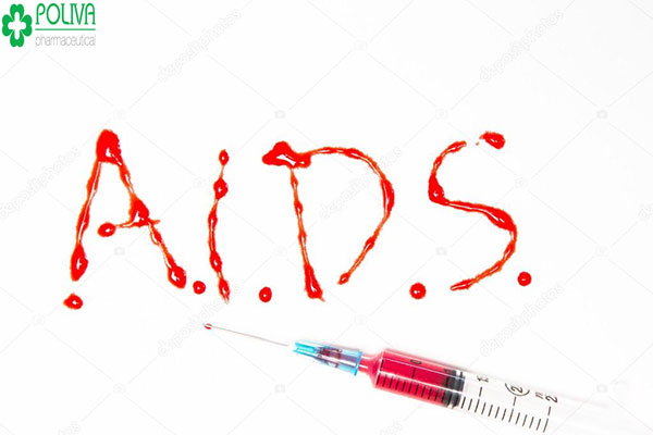 HIV dễ dàng lây qua đường máu khi truyền máu, dùng chung bơm kim tiêm